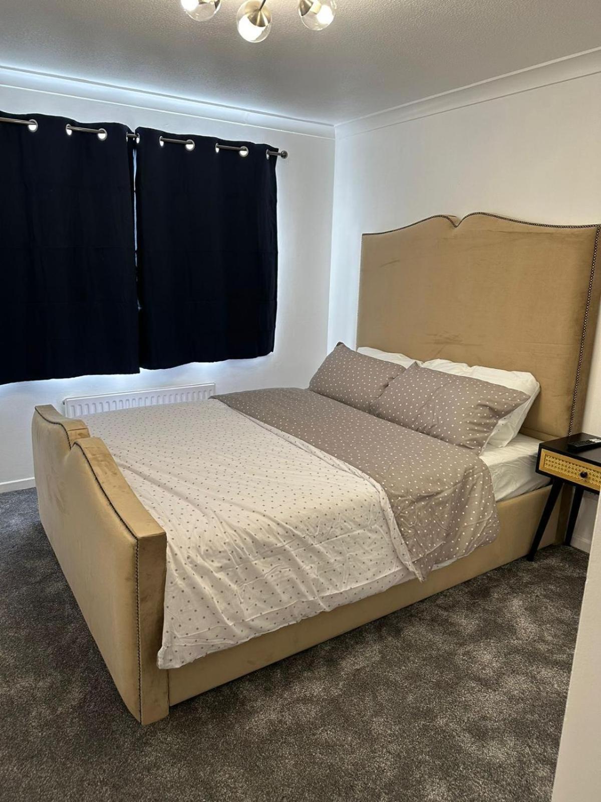 Lovely Two Bedroom Flat Thamesmead  Eksteriør bilde