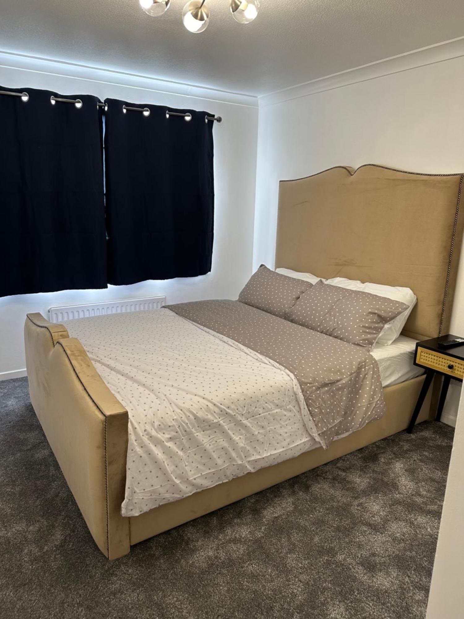 Lovely Two Bedroom Flat Thamesmead  Eksteriør bilde