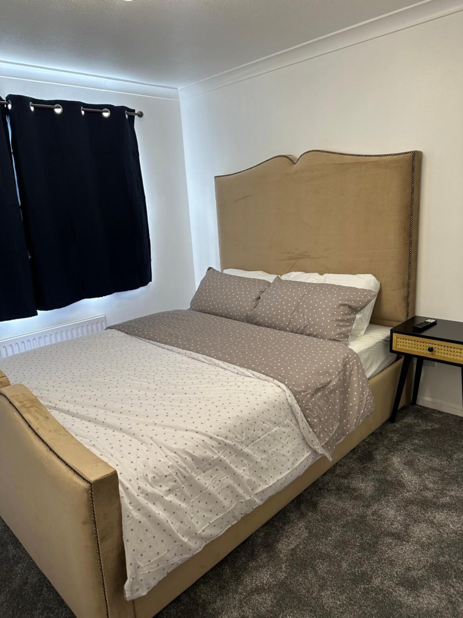 Lovely Two Bedroom Flat Thamesmead  Eksteriør bilde